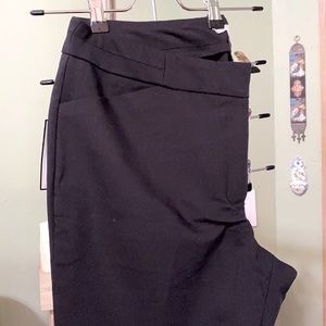 Dana Buchman black dressy ankle pants. Size 14.NWT